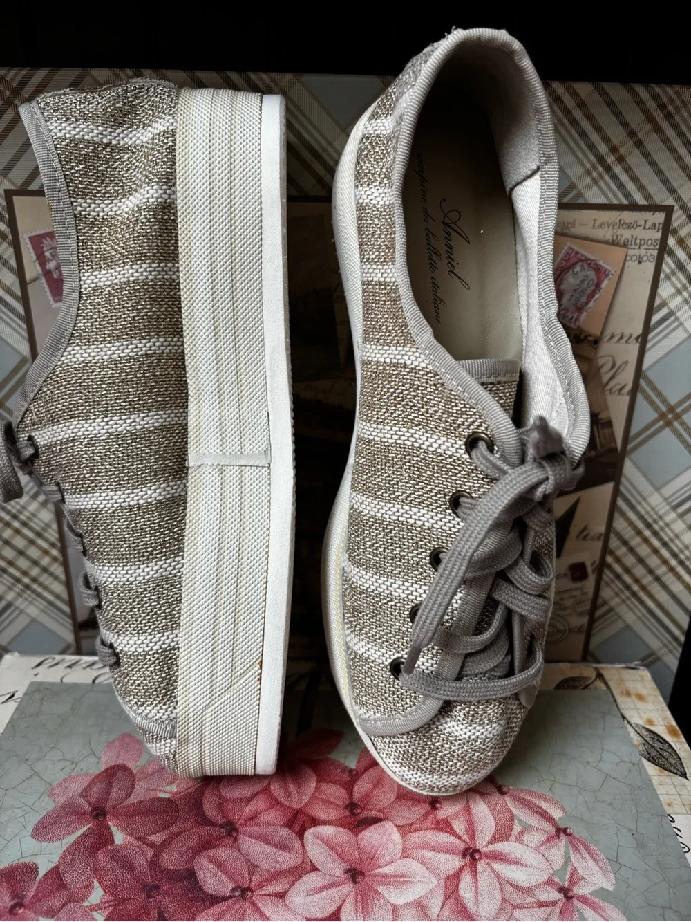 Anniel Soft Gold Metallic Striped Jute Woven Lace Up Flat Shoes. Size 9